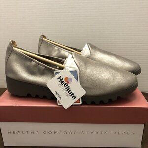 Aetrex LIZ in Brushed Silver Size 10